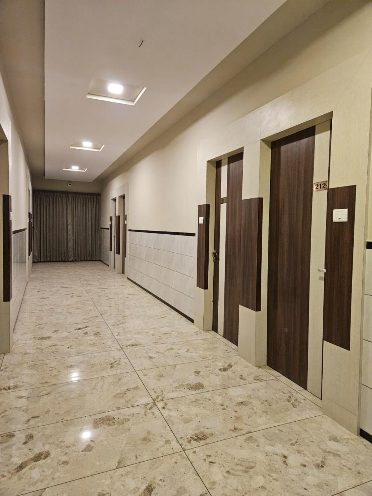 Majestic Inn Vasai-Virar Zewnętrze zdjęcie